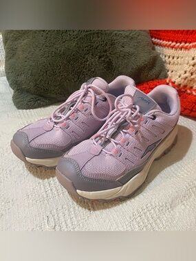 Worn once Avia Sneakers